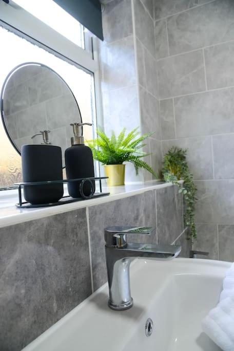 Appartamento Delightful 2 Bed Town Centre House, Sleeps 4 Barnsley Esterno foto