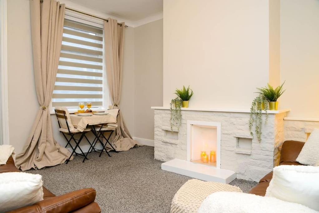 Appartamento Delightful 2 Bed Town Centre House, Sleeps 4 Barnsley Esterno foto