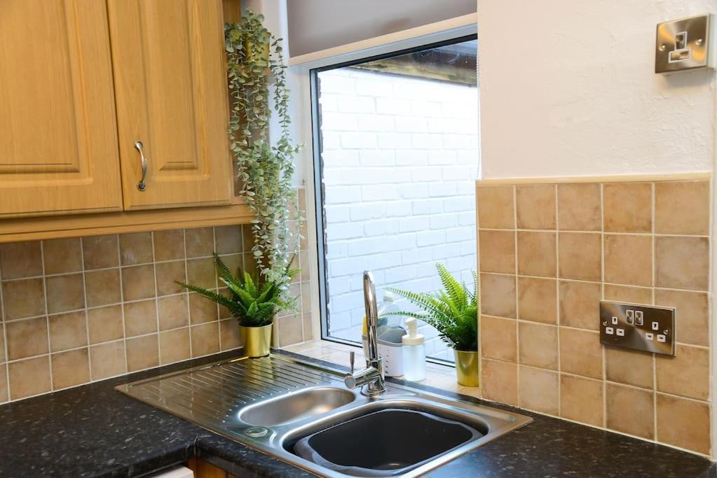 Appartamento Delightful 2 Bed Town Centre House, Sleeps 4 Barnsley Esterno foto