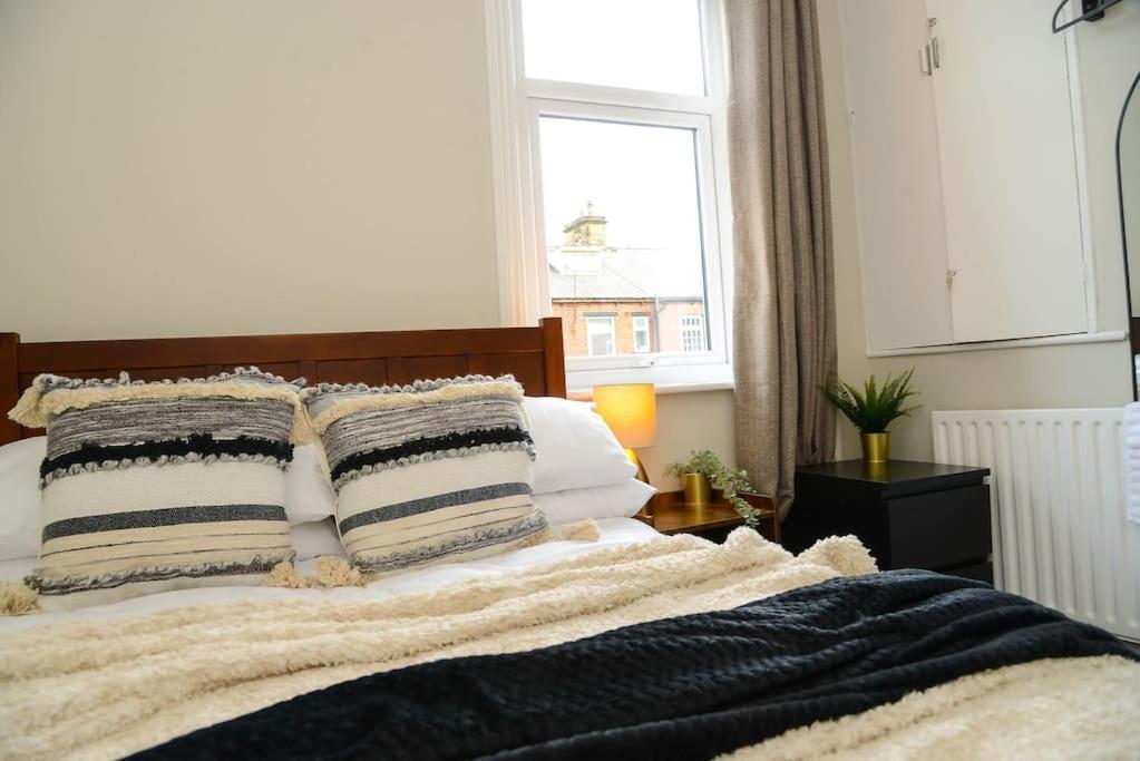 Appartamento Delightful 2 Bed Town Centre House, Sleeps 4 Barnsley Esterno foto