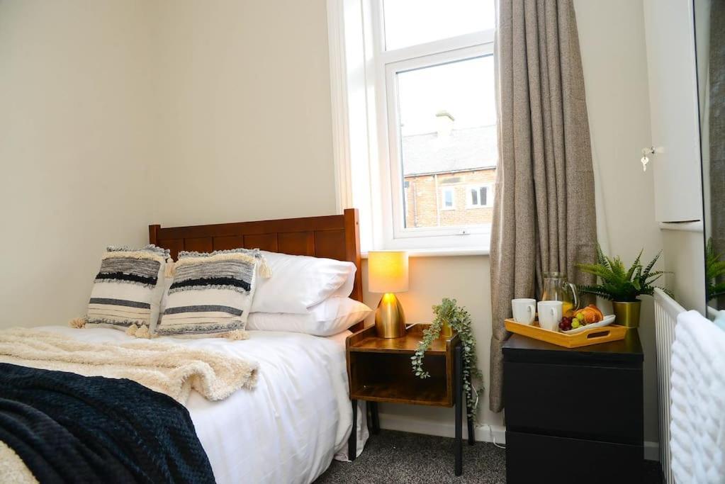 Appartamento Delightful 2 Bed Town Centre House, Sleeps 4 Barnsley Esterno foto